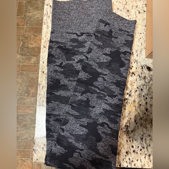 Gymshark Camo sports bra and legging set - Picture 2 of 3